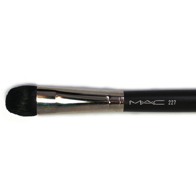 MAC Large Fluff Brush 227 #1