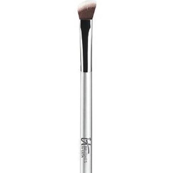 IT Cosmetics Angled Shadow Crease Brush No. 117