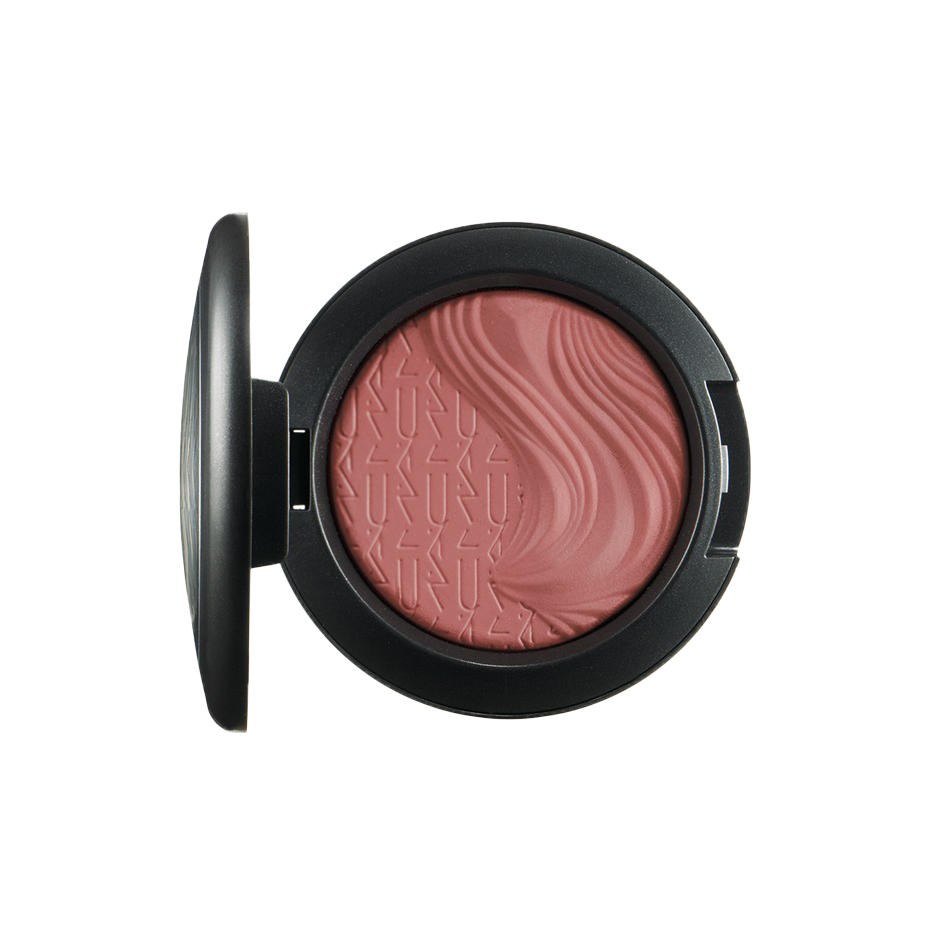 MAC Extra Dimension Blush Pleasure Model 