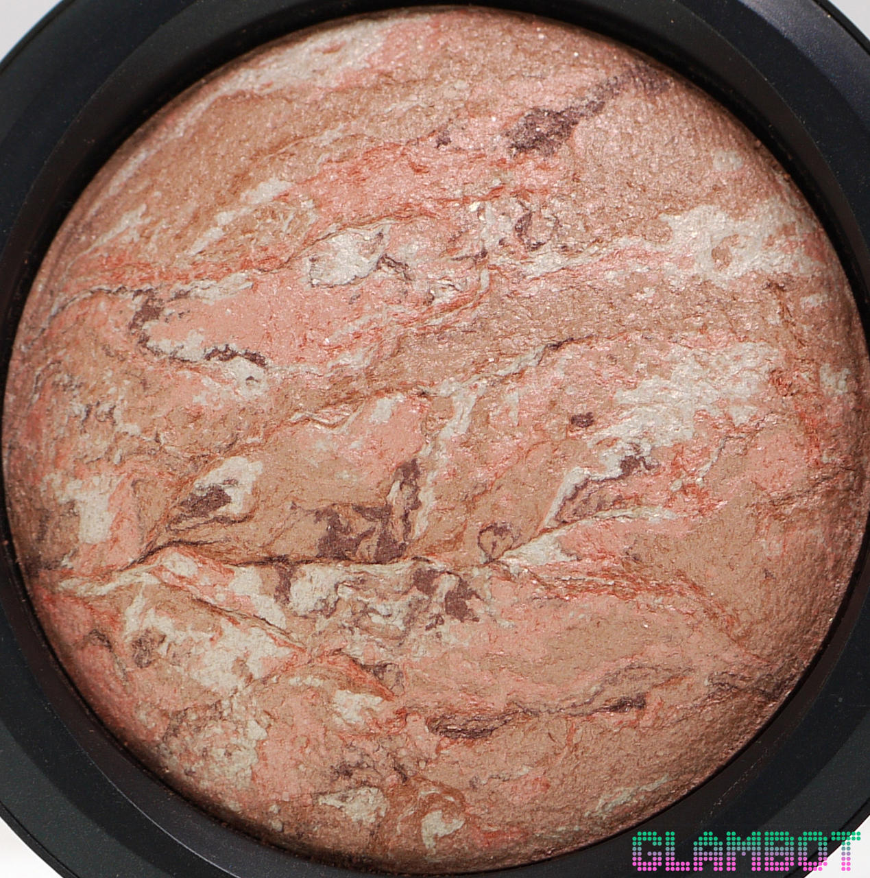 MAC Mineralize Skinfinish Gold Spill #1