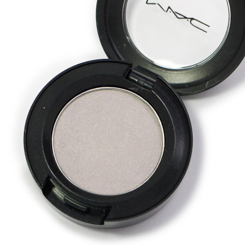 MAC Eyeshadow Pincurl #1