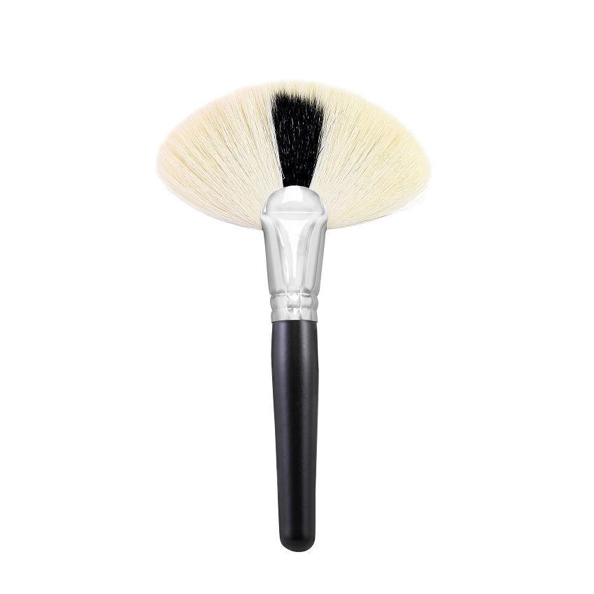 Morphe Deluxe Soft Fan Brush M143