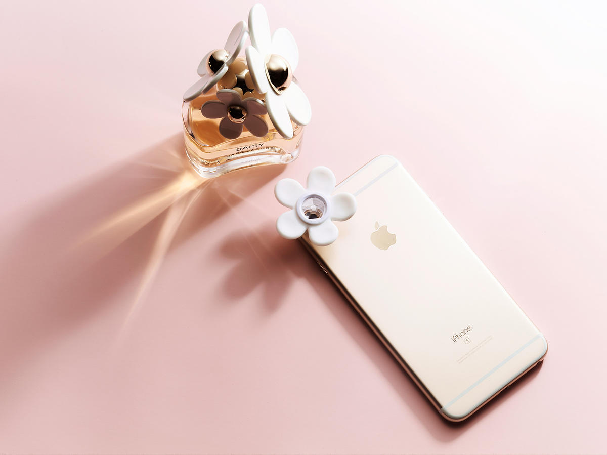 MARC JACOBS The Iconic Daisy Lens For Mobile Phone #0