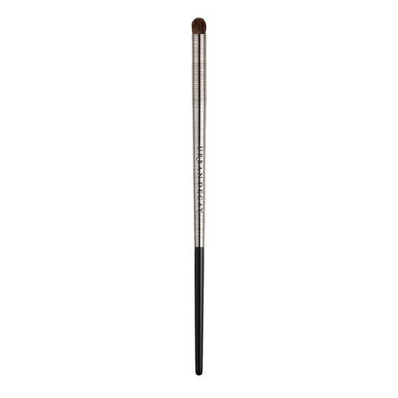 Urban Decay Smoky Smudger Brush E208