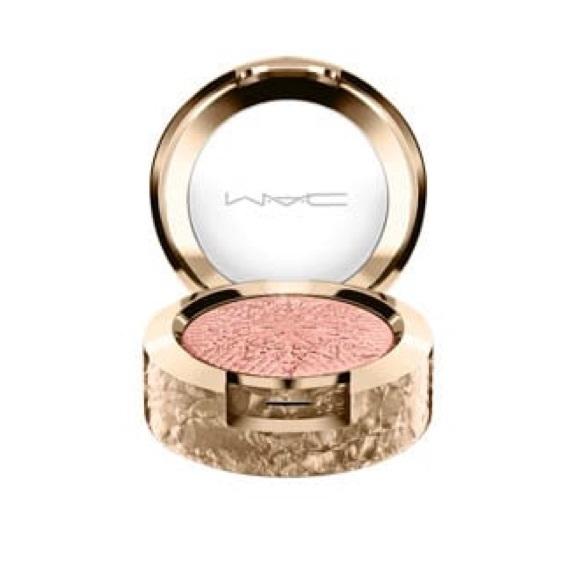 MAC Extra Dimension Eyeshadow It's Snowing Snow Ball Collection