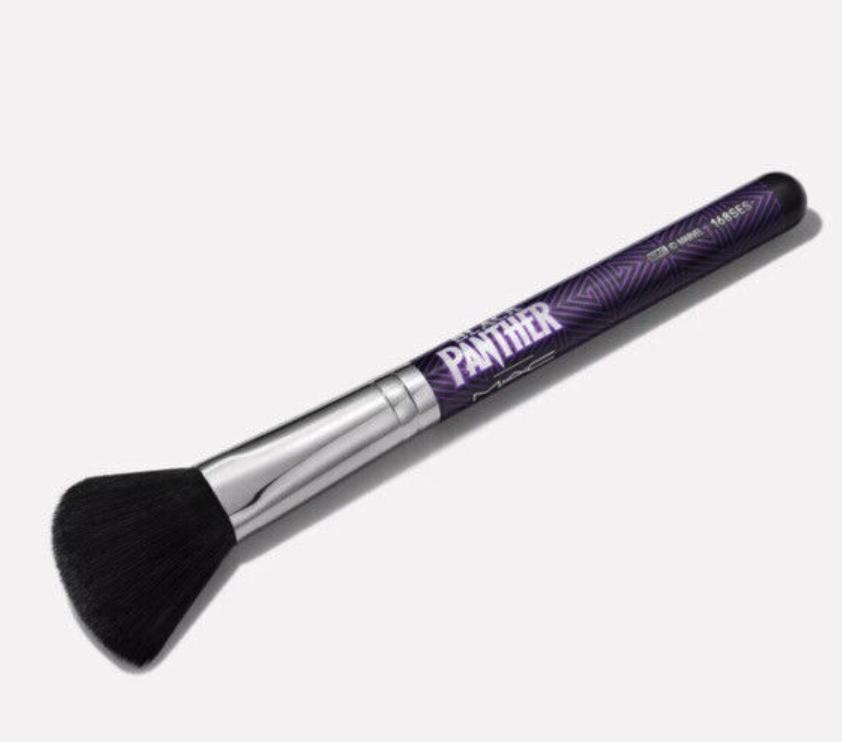 MAC Large Angled Contour Face Brush 168 Marvel Studios Black Panther