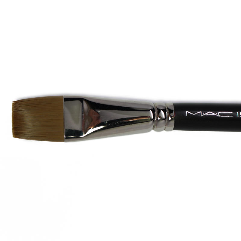 MAC Square Foundation Brush 191 #1