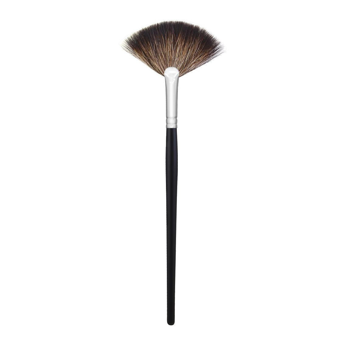 Morphe Soft Fan Brush M601