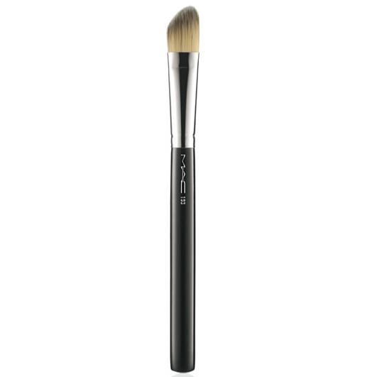 MAC Angled Foundation Brush 193