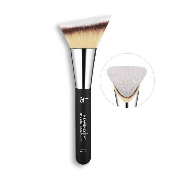 IT Heavenly Luxe Bye Bye Foundation Brush No. 22