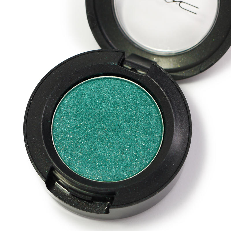 MAC Eyeshadow Jealousy Wakes #1