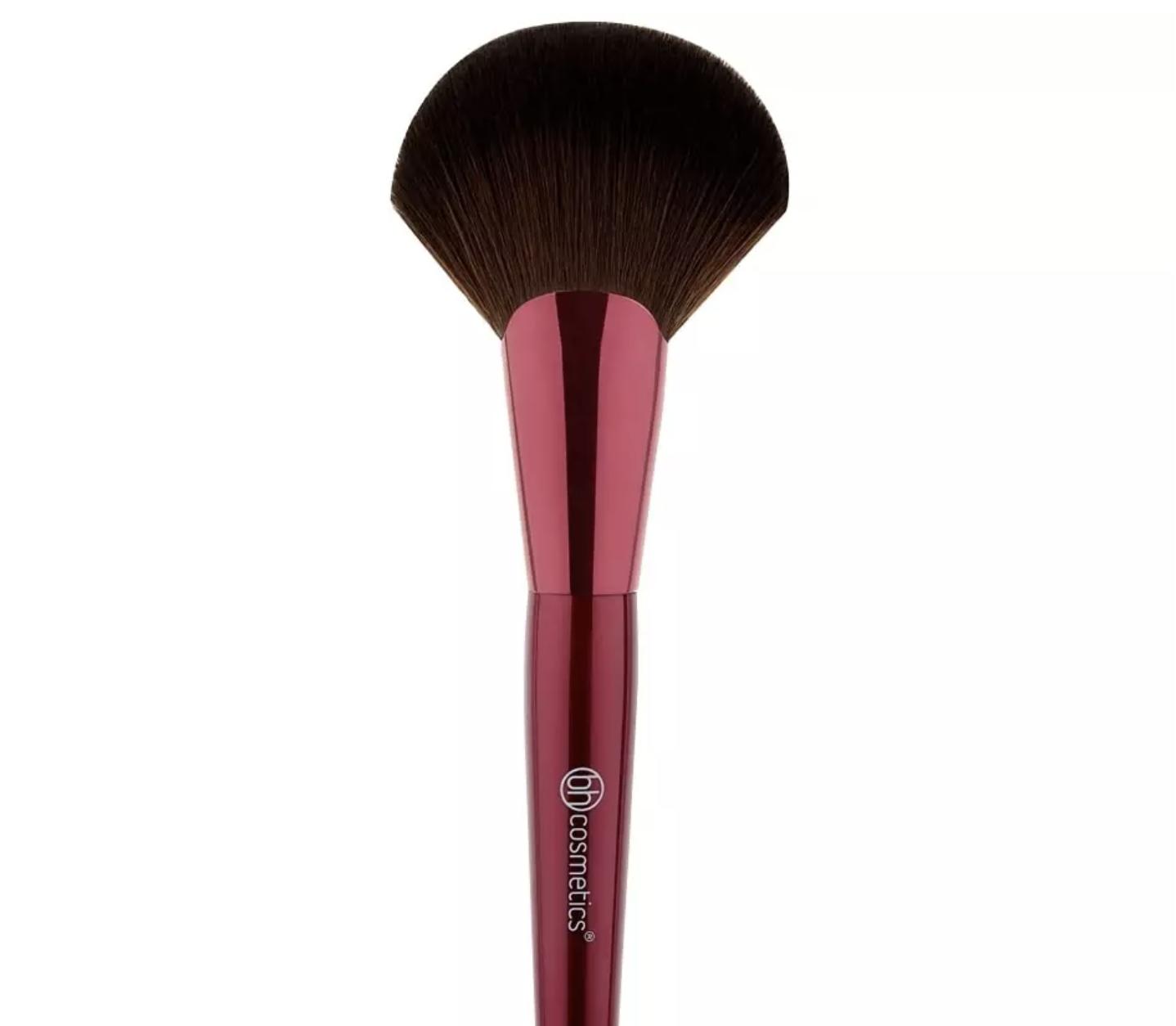 BH Cosmetics Dense All Over Fan Brush 2