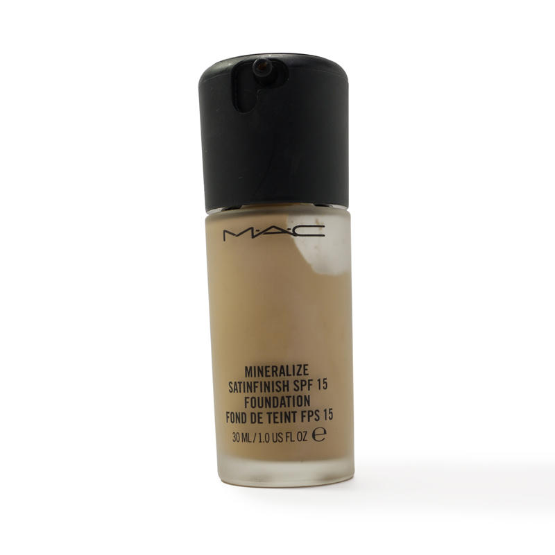 MAC Mineralize Satinfinish SPF15 Foundation NC35 #0