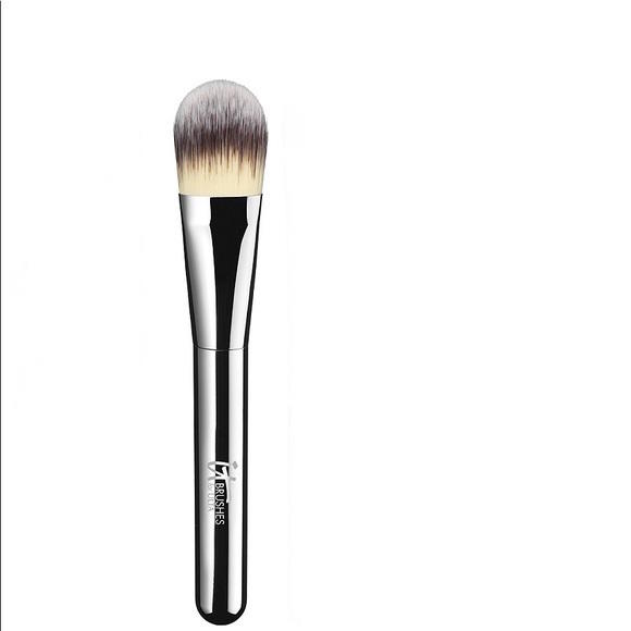 IT Cosmetics Essential Foundation Brush