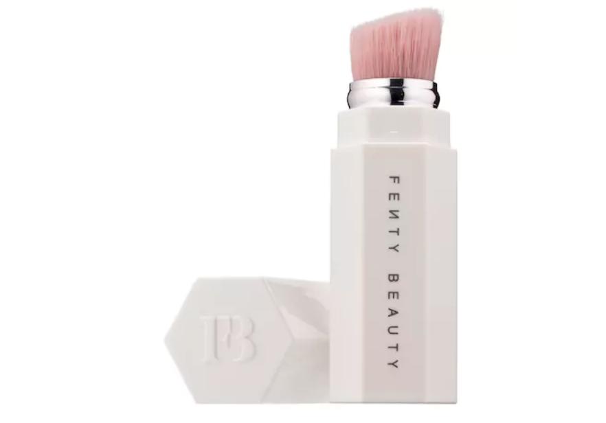 Fenty Beauty Portable Highlighter Brush 140