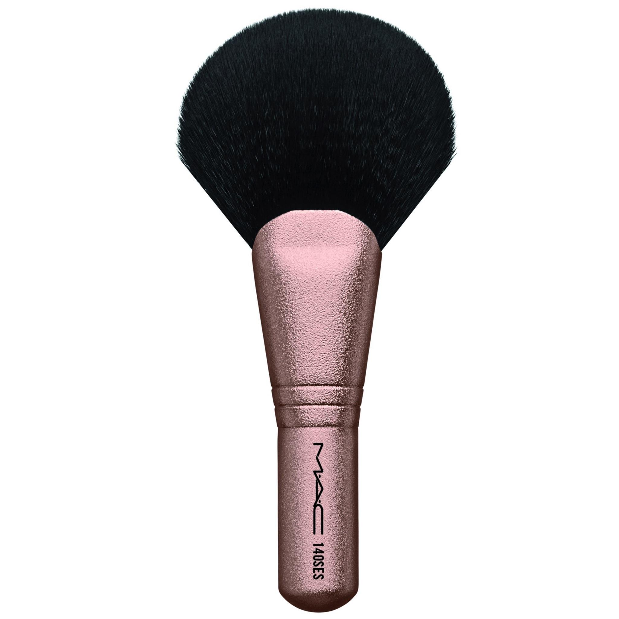 MAC Synthetic Full Fan Brush 140SES Snow Ball Collection 