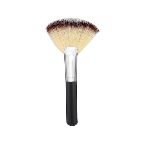 Morphe Deluxe Fan Brush S23