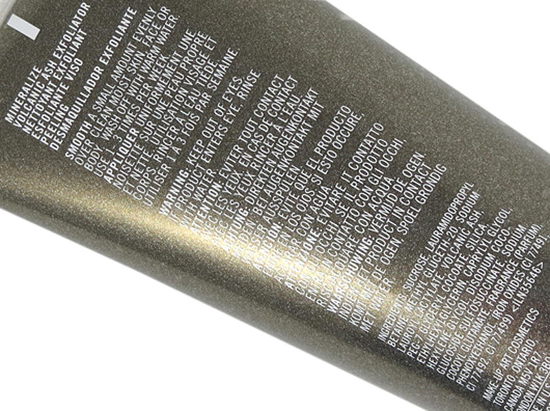 MAC Mineralize Exfoliator Volcanic Ash #1