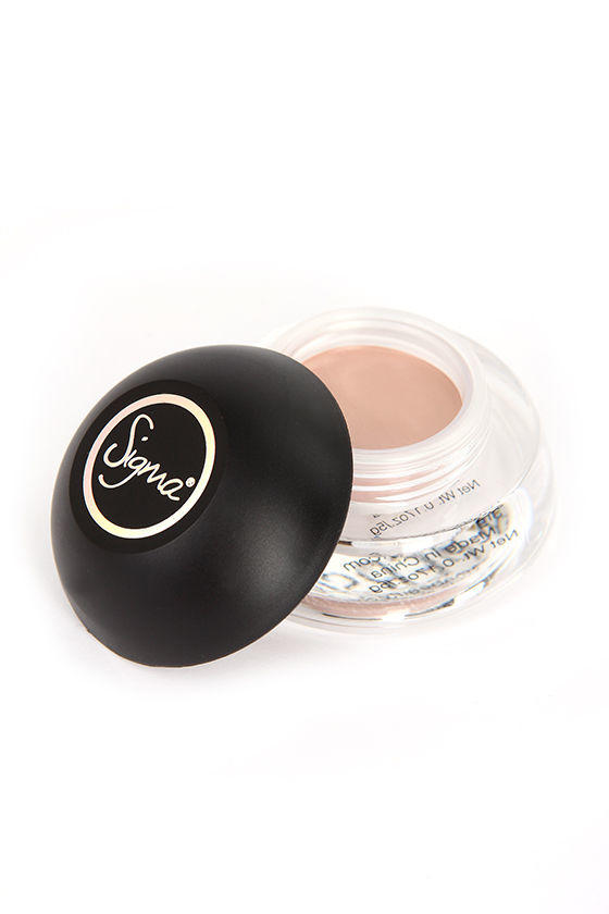 Sigma Eyeshadow Base Bare Pose