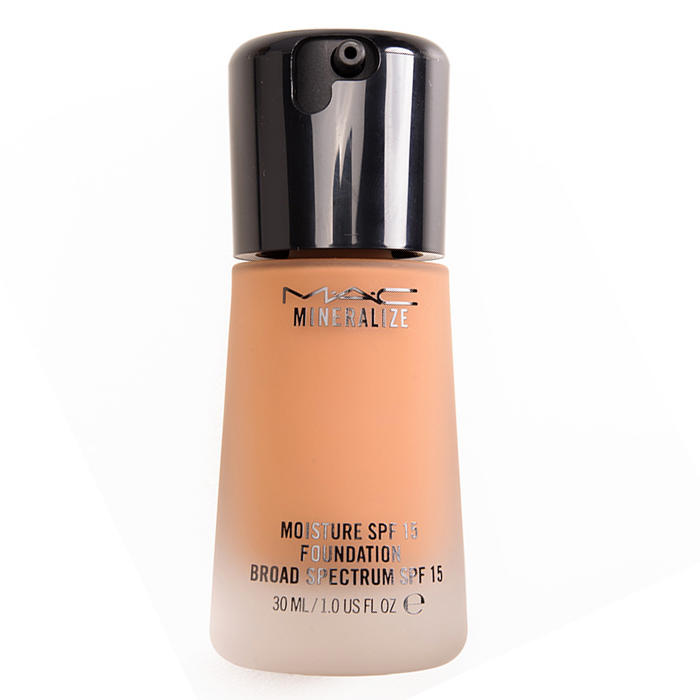 MAC Mineralize Moisture Foundation NW43