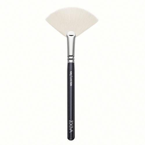 Zoeva Luxe Fan Brush 129