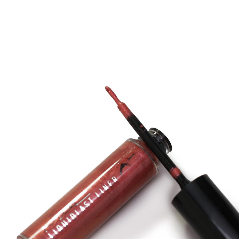 MAC Liquidlast Eyeliner Powerplum #1