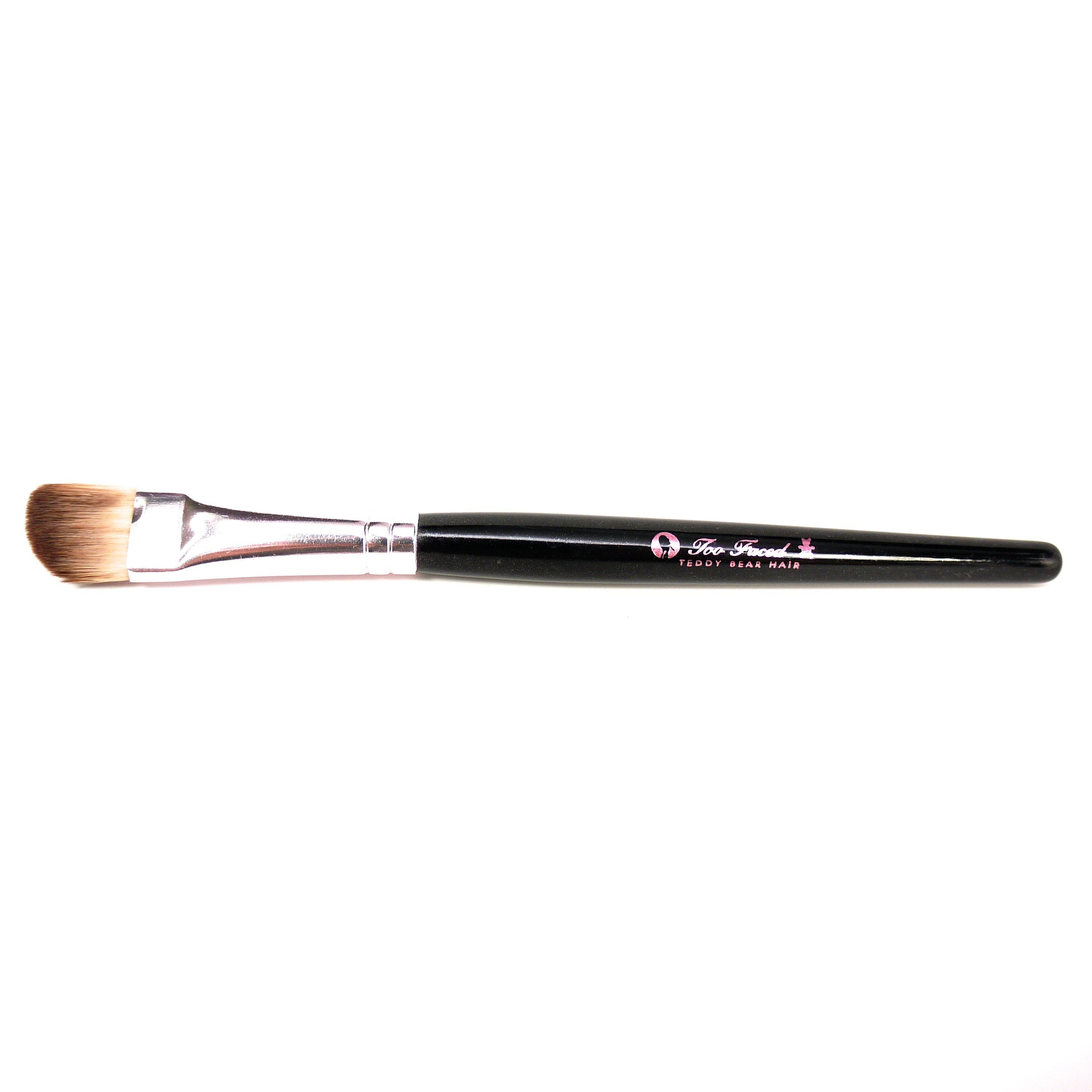 Too Faced Eye Brush Teddy Bear Hair Medium Angle #3