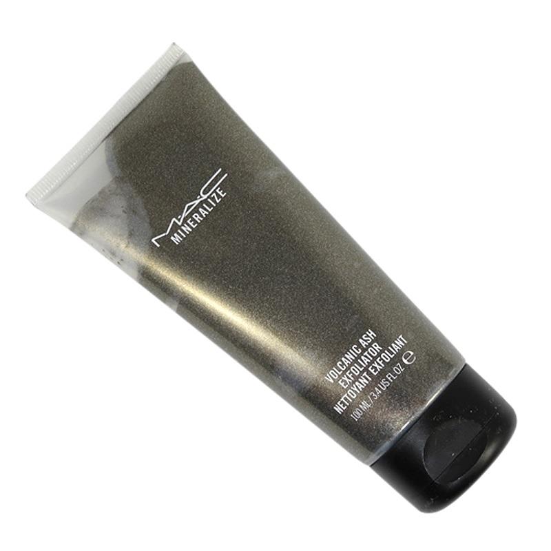 MAC Mineralize Exfoliator Volcanic Ash #0
