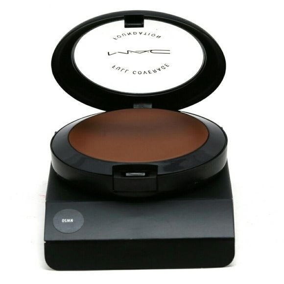 MAC Full Coverage Foundation NW50