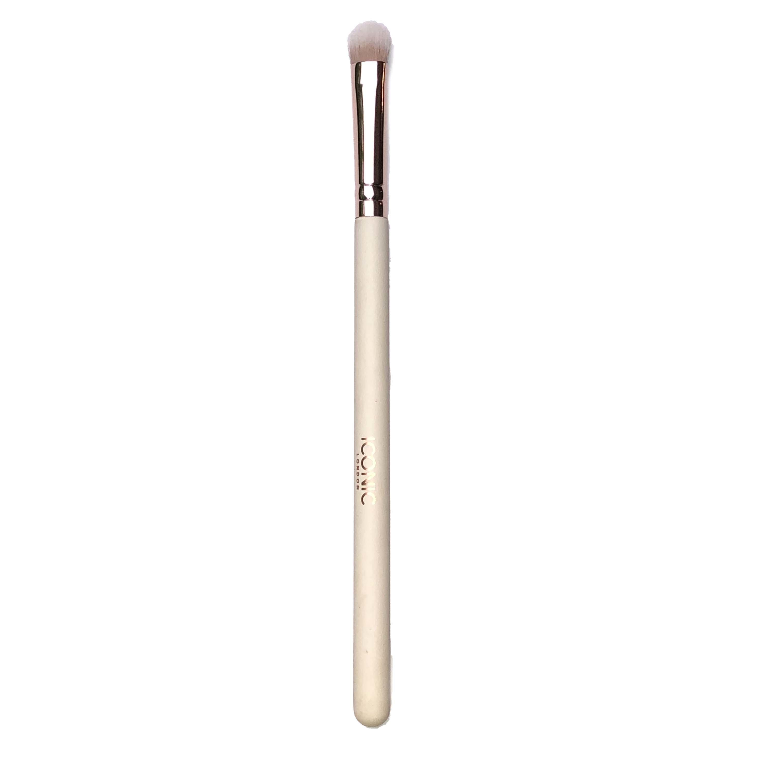 ICONIC LONDON Dense Shader Eye Brush Ivory