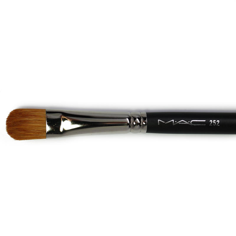 MAC Larger Shader Brush 252 #1