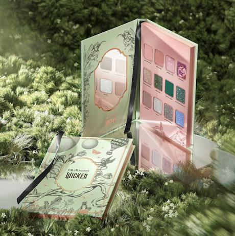 r.e.m. beauty x Wicked ozdust eyeshadow palette #0
