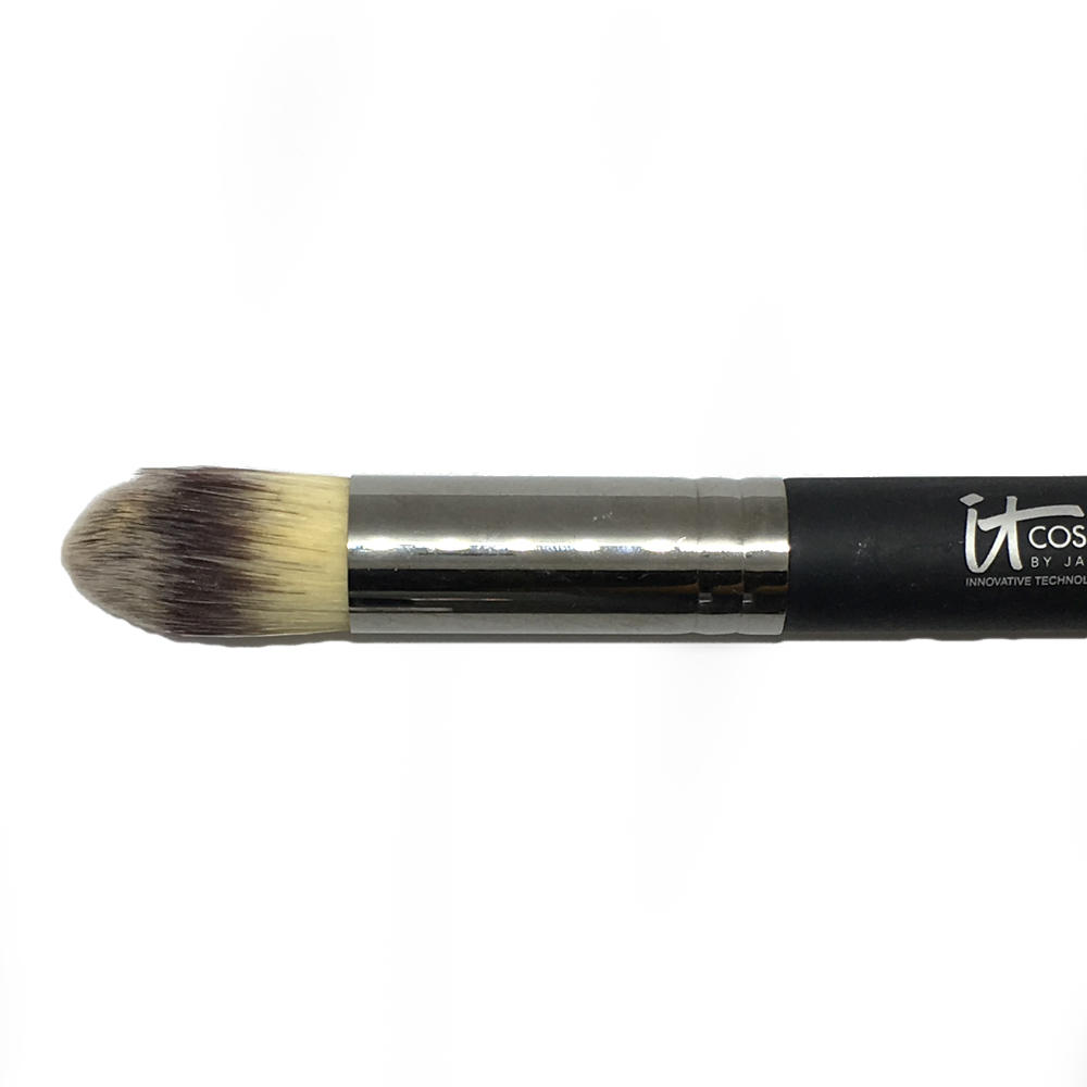 iT Cosmetics Heavenly Dome Foundation Brush