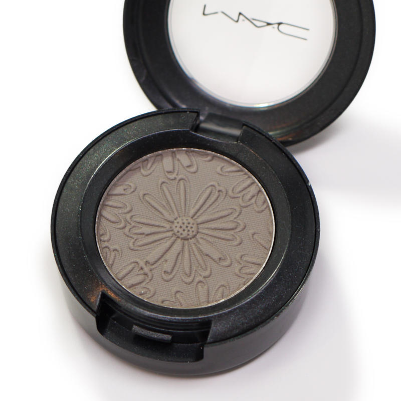 MAC Eyeshadow Groundcover #1