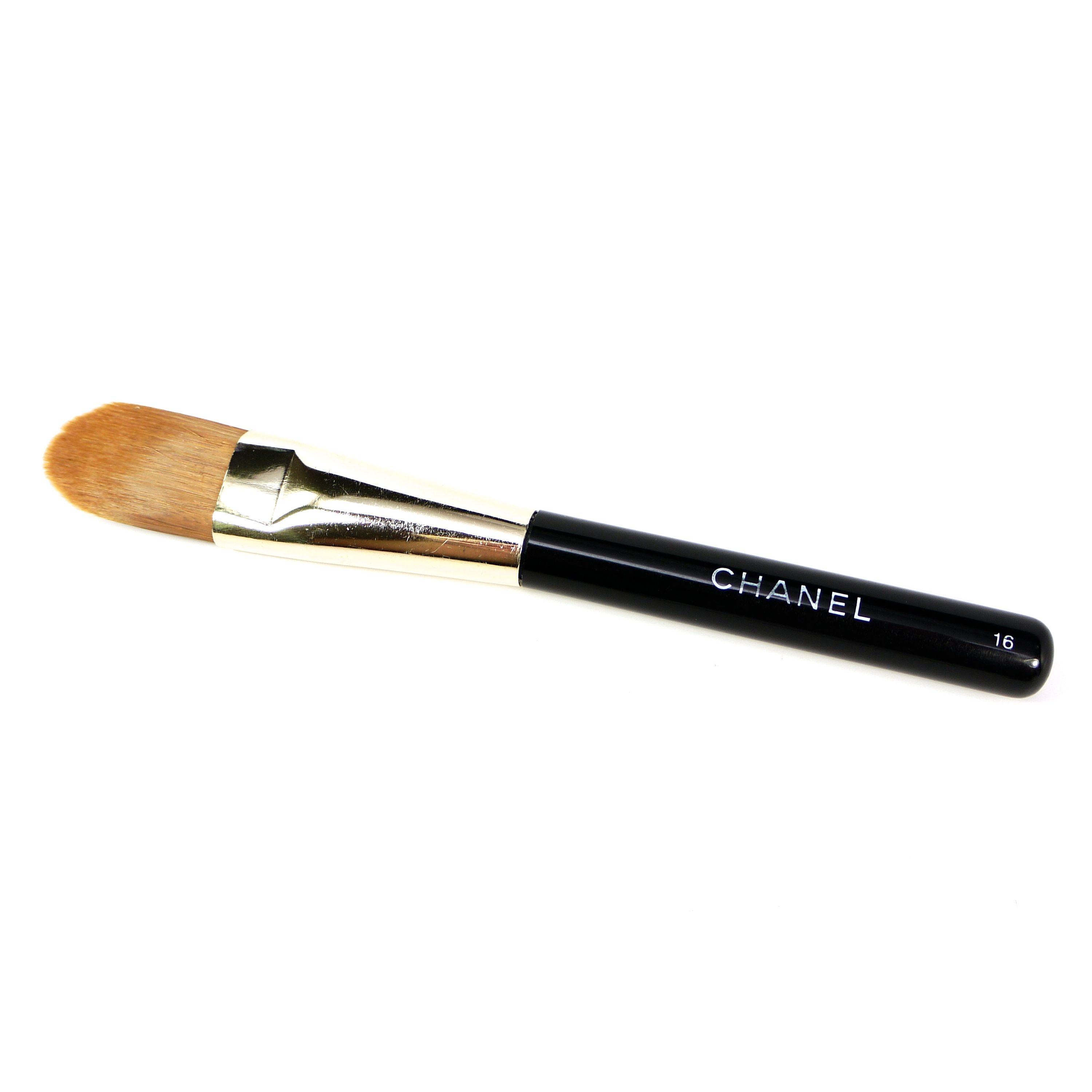 Chanel Face Brush 16 #2
