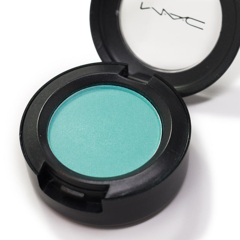 MAC Eyeshadow Haunting #1