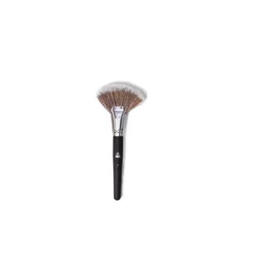 BH Cosmetics Studio Pro Fan Brush 1