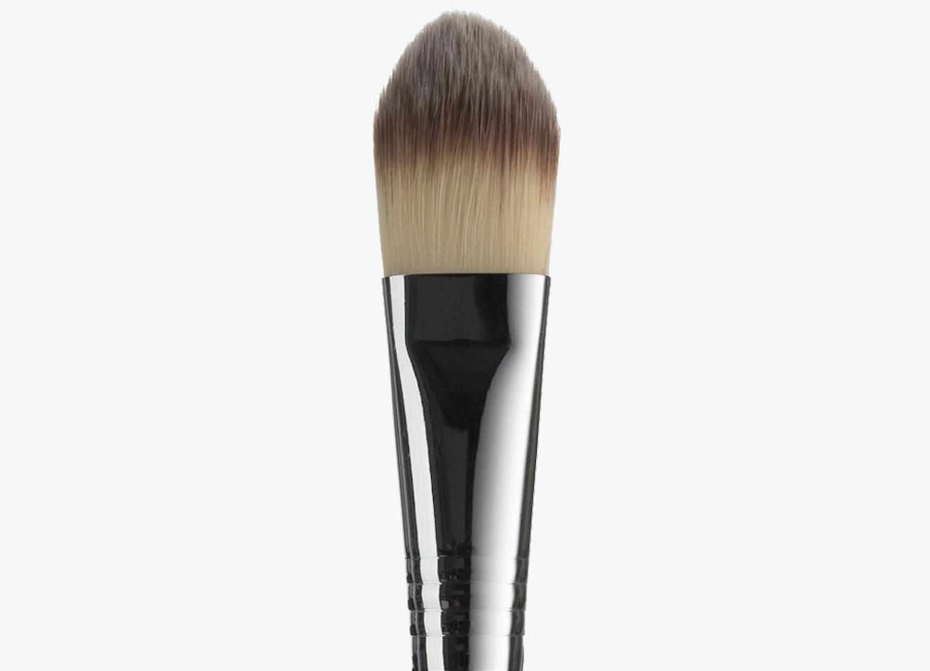 IT Cosmetics Full-Coverage Foundation Face Brush