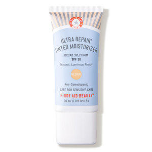 First Aid Beauty Ultra Repair Tinted Moisturizer Medium