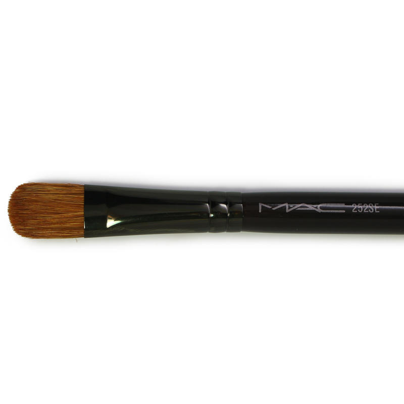 MAC Eye Brush 252SE Shiny Black #1