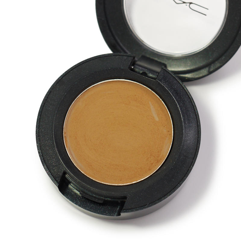 MAC Eyeshadow Outre #1