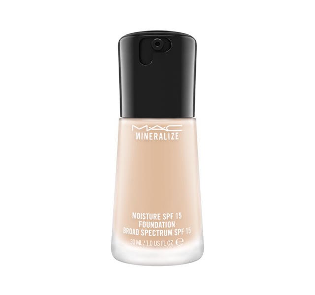 MAC Moisture SPF 15 Foundation NW13