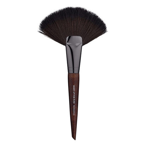 Makeup Forever Wavy Large Powder Fan Brush 134