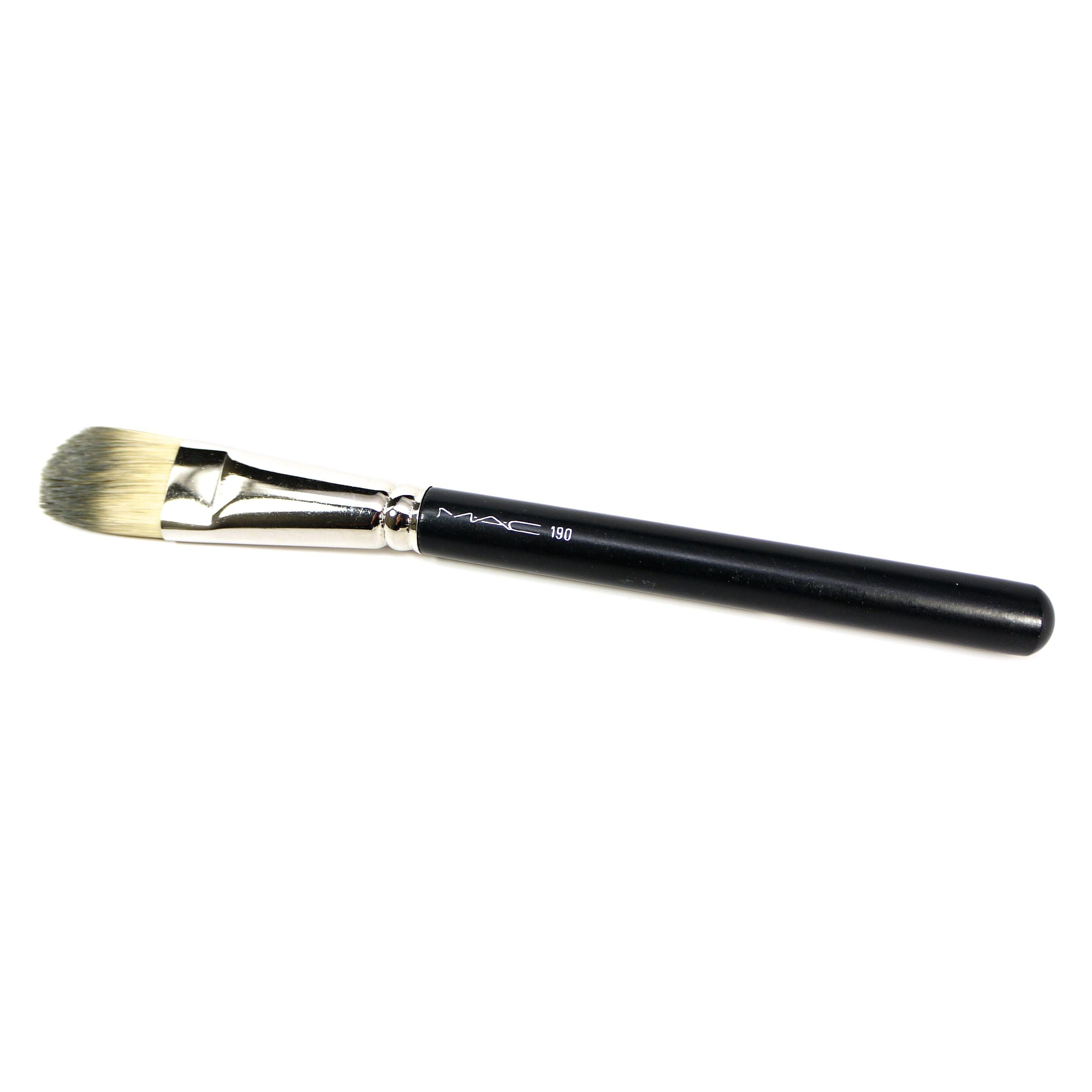 MAC Large Face Foundation Brush 190 #1