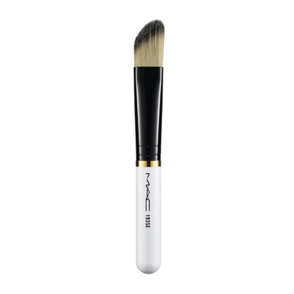 MAC Travel Angled Foundation Brush 193SE Stroke of Midnight Collection