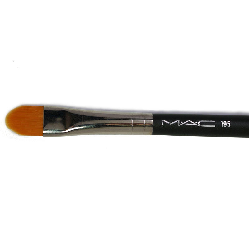 MAC Concealer Face Brush 195 #1
