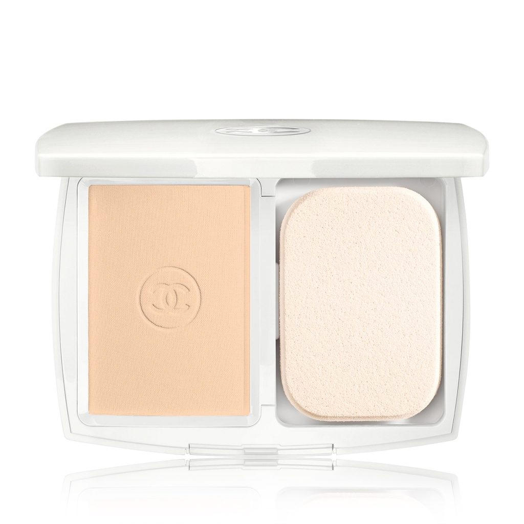 Chanel Le Blanc Light Creator Whitening Compact Foundation Beige 20