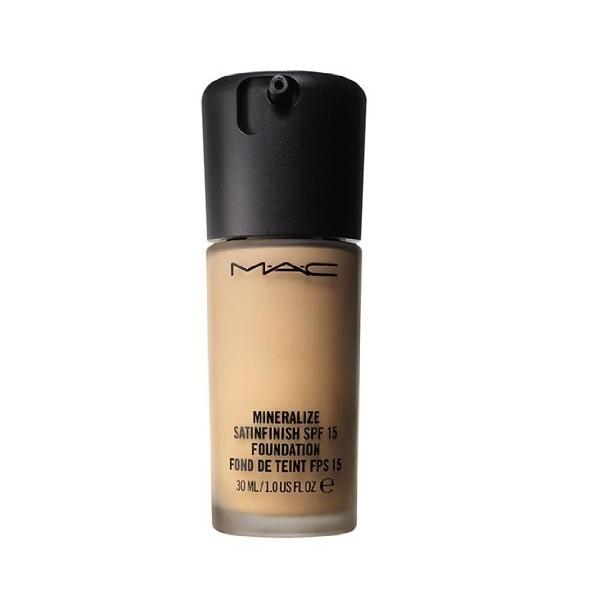 MAC Mineralize Satinfinish SPF 15 Foundation NC20