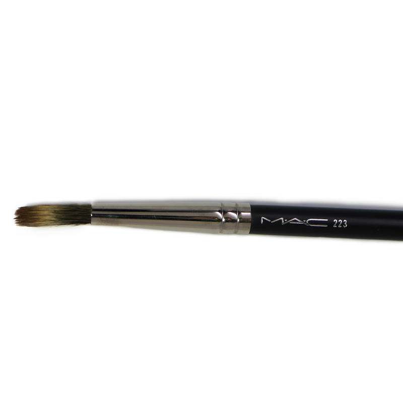 MAC Tapered Blending Brush 223 #1